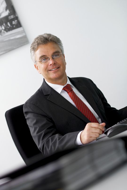 Dipl.-Ing. Ralf Beckmann ist Geschäftsführer Vertrieb und Marketing der Lenord+Bauer. Dipl.-Ing. Ralf Beckmann ist Geschäftsführer Vertrieb und Marketing der Lenord+Bauer.