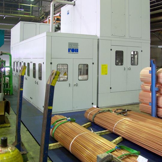 Die effektive Medienaufbereitung mit Wärmerückgewinnung ermöglicht eine lange Standzeit des Lösemittels und einen energieeffizienten Betrieb der Anlage.