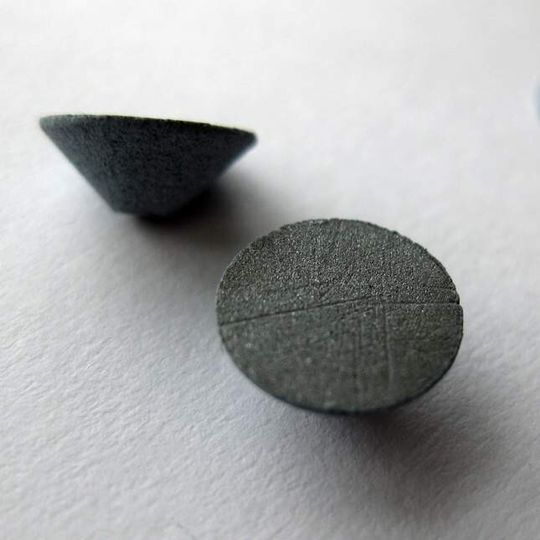 Elektroden wie diese Kegelelemente wurden am IPH in das Gesenk integriert, um frühzeitig mangelhafte Formfüllungen zu erkennen. Elektroden wie diese Kegelelemente wurden am IPH in das Gesenk integriert, um frühzeitig mangelhafte Formfüllungen zu erkennen.