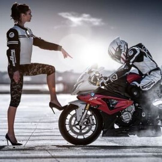 Coole Wallpaperoptiken – die Bekleidungsmarke Furygan von Jopa Racing aus den Niederlanden weiß zu begeistern. Coole Wallpaperoptiken – die Bekleidungsmarke Furygan von Jopa Racing aus den Niederlanden weiß zu begeistern.