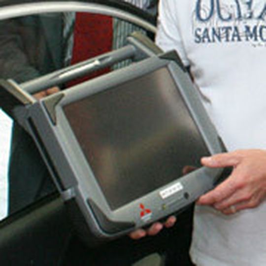 Mitsubishi sponsert ein neues Testgerät für die Fahrzeugelektronik.