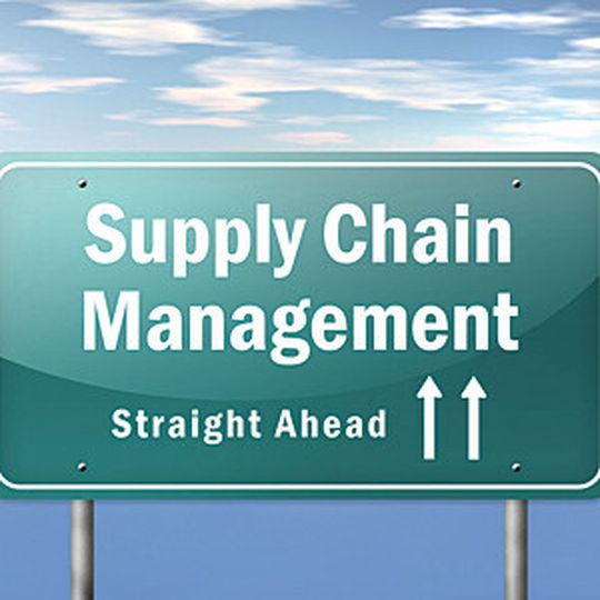 Mit optimierten IT-Lösungen bei Beschaffung, Produktion und Absatz können Logistikdienstleister ihren Kunden Wettbewerbsvorteile verschaffen. Mit optimierten IT-Lösungen bei Beschaffung, Produktion und Absatz können Logistikdienstleister ihren Kunden Wettbewerbsvorteile verschaffen.