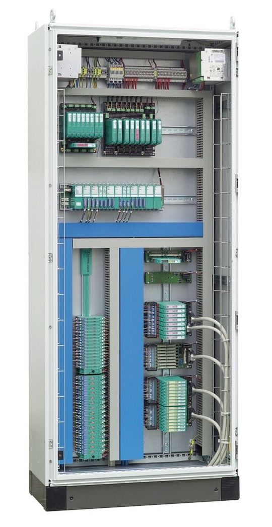 Leitsystemschrank mit Trennbarrieren der K- und H-Serien, Remote I/O LB System und Field Connex Stromversorgungen. Leitsystemschrank mit Trennbarrieren der K- und H-Serien, Remote I/O LB System und Field Connex Stromversorgungen.