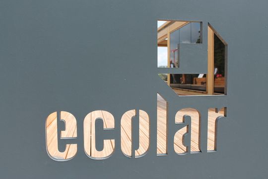 Verbindungstechnik im Ecolar-Haus: Studentenprojekt der Hochschule Konstanz belebt mit ausgeklügelter Technik wieder den Selbstversorger. Verbindungstechnik im Ecolar-Haus: Studentenprojekt der Hochschule Konstanz belebt mit ausgeklügelter Technik wieder den Selbstversorger.