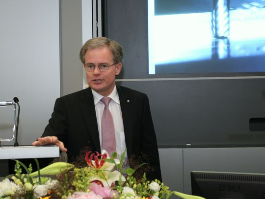 P. Anders Ingemarsson, Präsident & CEO von Makino Europe, stellt in Kirchheim unter Teck die Geschäftszahlen 2012 vor: einen neun Prozent höheren Konzernumsatz zu 2011. P. Anders Ingemarsson, Präsident & CEO von Makino Europe, stellt in Kirchheim unter Teck die Geschäftszahlen 2012 vor: einen neun Prozent höheren Konzernumsatz zu 2011.