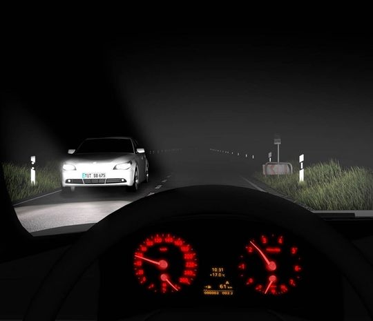 Blendfreies Fernlicht:Tauchen im Verkehrsraum blendungsgefährdete Verkehrsteilnehmer auf, werden aus der Fernlichtverteilung automatisch diejenigen Anteile ausgeblendet, die andere stören könnten Blendfreies Fernlicht:Tauchen im Verkehrsraum blendungsgefährdete Verkehrsteilnehmer auf, werden aus der Fernlichtverteilung automatisch diejenigen Anteile ausgeblendet, die andere stören könnten