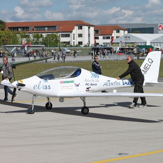 Einen hohen Anteil an der rationellen Fertigung des Segelflugzeugs Elias in Ultraleichtbauweise hat das VAP-Verfahren. Einen hohen Anteil an der rationellen Fertigung des Segelflugzeugs Elias in Ultraleichtbauweise hat das VAP-Verfahren.
