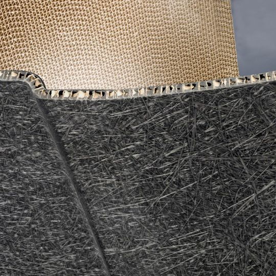 Leichtbauteil für den Einsatz im Kfz-Interieurbereich, das unter Verwendung von puropreg des Unternehmens Rühl Puromer hergestellt wurde.