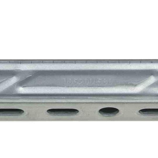 Die von Adolf Würth und Profilmetall gemeinsam entwickelte Montageschiene wird bei gleichen technischen Eigenschaften und Belastungswerten gegenüber dem bisherigen Modell mit 25 Prozent weniger Material gefertigt. Die von Adolf Würth und Profilmetall gemeinsam entwickelte Montageschiene wird bei gleichen technischen Eigenschaften und Belastungswerten gegenüber dem bisherigen Modell mit 25 Prozent weniger Material gefertigt.