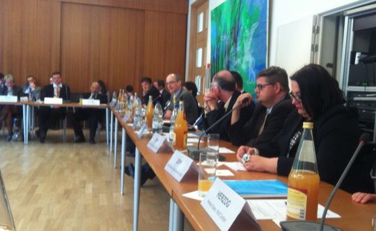 Übergabe des Positionspapiers zur EU- Medizinprodukteverordnung in der Landesvertretung Baden-Württembergs in Brüssel. Übergabe des Positionspapiers zur EU- Medizinprodukteverordnung in der Landesvertretung Baden-Württembergs in Brüssel.
