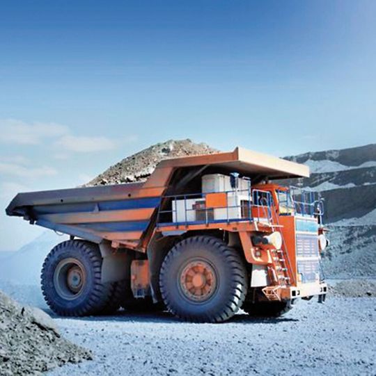 Die neuen, dickeren Raex-Stähle von Ruukki können beispielsweise zur Herstellung von Teilen für Schwermaschinen und Geräten für den Abbau, die Beladung, den Transport und die Zerkleinerung von Erz im Bergbau verwendet werden. Die neuen, dickeren Raex-Stähle von Ruukki können beispielsweise zur Herstellung von Teilen für Schwermaschinen und Geräten für den Abbau, die Beladung, den Transport und die Zerkleinerung von Erz im Bergbau verwendet werden.