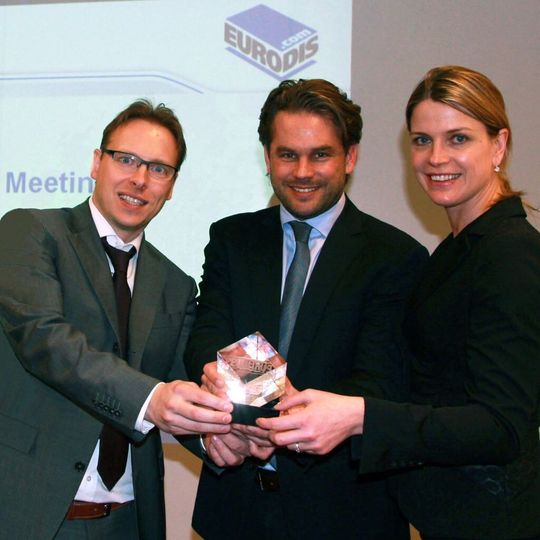 Robert Bocek (Geschäftsführender Direktor der In Time Spedice spol. s r.o.), Carsten Siebe (Geschäftsführer der Eurodis GmbH), und Dana Englichova (Geschäftsführerin der In Time Spedice spol. s r.o.) (v.l.). Robert Bocek (Geschäftsführender Direktor der In Time Spedice spol. s r.o.), Carsten Siebe (Geschäftsführer der Eurodis GmbH), und Dana Englichova (Geschäftsführerin der In Time Spedice spol. s r.o.) (v.l.).