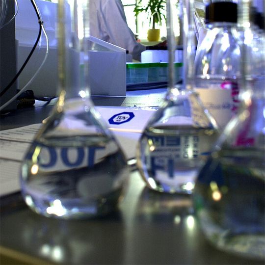Die dritte Registrierungsphase für die EU-Chemikalien-Verordnung Reach hat begonnen. Bei Fehlern droht ein europaweites Vermarktungsverbot. Die dritte Registrierungsphase für die EU-Chemikalien-Verordnung Reach hat begonnen. Bei Fehlern droht ein europaweites Vermarktungsverbot.