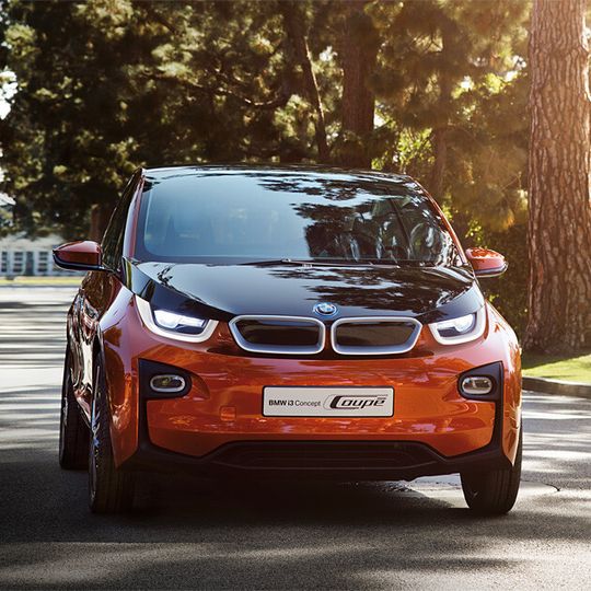 Der BMW i3 wird der Öffentlichkeit erstmals auf der IAA im September 2013 vorgestellt.
