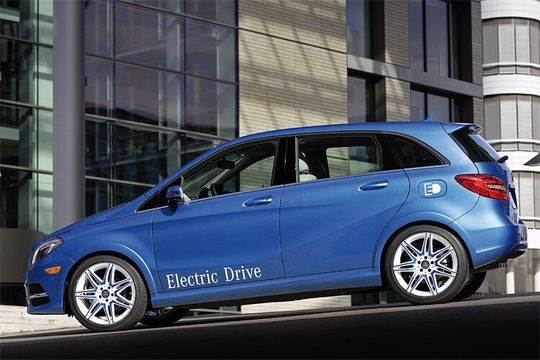 Die Mercedes-Benz B-Klasse Electric Drive (Foto) und der Smart Fortwo electric drive sind Beispiele für rein batterieelektrische Fahrzeuge im Daimler-Konzern.