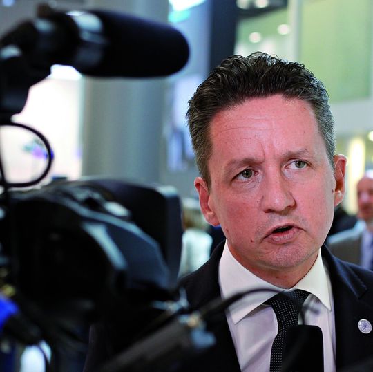 „Wir bauen in aller Bescheidenheit die besten Tablettenpressen der Welt.“ Olaf J. Müller, Geschäftsführer bei Fette Compacting „Wir bauen in aller Bescheidenheit die besten Tablettenpressen der Welt.“ Olaf J. Müller, Geschäftsführer bei Fette Compacting