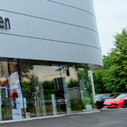 Der neue Porsche-Betrieb liegt in der Schmalkalder Straße. Der neue Porsche-Betrieb liegt in der Schmalkalder Straße.