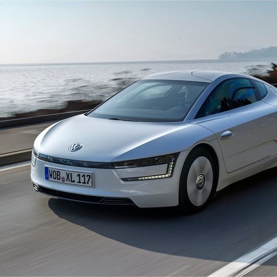 Der VW XL1 ist eher Image- als Massenmodell. Immerhin soll nun eine niedrige dreistellige Zahl gebaut werden. Der VW XL1 ist eher Image- als Massenmodell. Immerhin soll nun eine niedrige dreistellige Zahl gebaut werden.