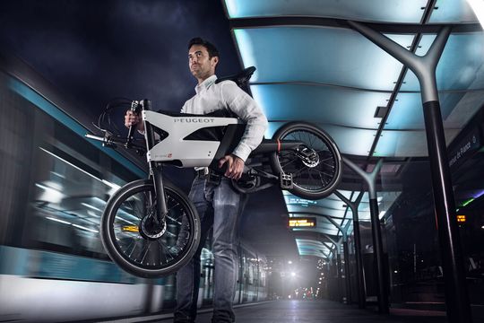 Urbane Kompaktheit und ein stylishes Aussehen: So definiert Peugeot sein Pedelec Urbane Kompaktheit und ein stylishes Aussehen: So definiert Peugeot sein Pedelec