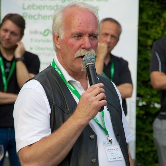 Volker Stratmann, Geschäftsführer von Stratmann IT-Service, hieß die Teilnehmer willkommen. Volker Stratmann, Geschäftsführer von Stratmann IT-Service, hieß die Teilnehmer willkommen.