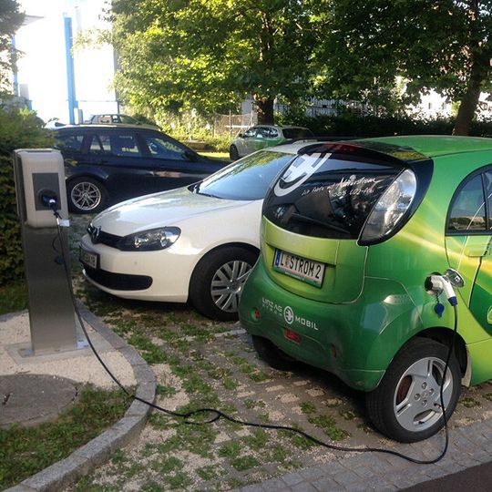Mit der Infrastruktur wird auch Elektromobilität attraktiv. Mit der Infrastruktur wird auch Elektromobilität attraktiv.