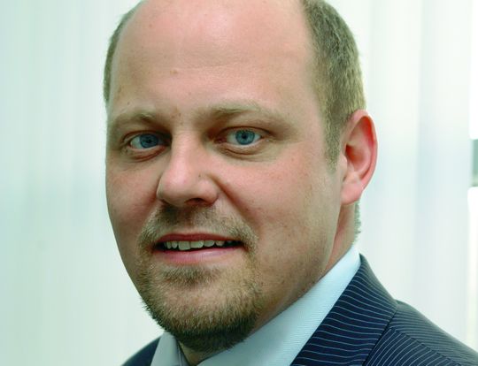 Michael Spicker, Lenze Digitec Controls: „ Keine böse Überraschung auslösen.“ Michael Spicker, Lenze Digitec Controls: „ Keine böse Überraschung auslösen.“