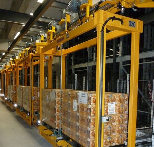 Belgiens größter Einzelhändler hat ein Logistikzentrum jetzt mit 22 Twin Shuttles ausgestattet. Belgiens größter Einzelhändler hat ein Logistikzentrum jetzt mit 22 Twin Shuttles ausgestattet.