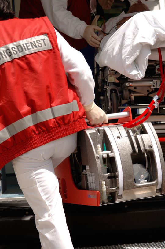 Das Lifebridge-System für die Notfallmedizin bietet Menschen mit akutem Herz- und Lungenversagen Kreislaufunterstützung und extrakorporale Membranoxygenierung. Das Lifebridge-System für die Notfallmedizin bietet Menschen mit akutem Herz- und Lungenversagen Kreislaufunterstützung und extrakorporale Membranoxygenierung.