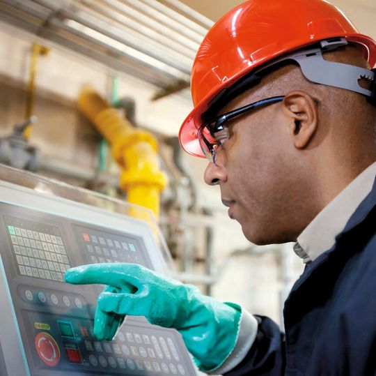 Überwachung und Kontrolle: Die Netzwerkarchitektur unterstützt 1.444 Knotenpunkte, die fähig sind ungefähr 60.000 Geräte, zum Beispiel Schweiß- und Versiegelungsvorrichtungen, miteinander zu verbinden.