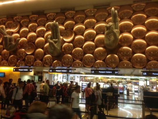 Ankunft und Passkontrolle am Flughafen von New Delhi in Indien. Ankunft und Passkontrolle am Flughafen von New Delhi in Indien.
