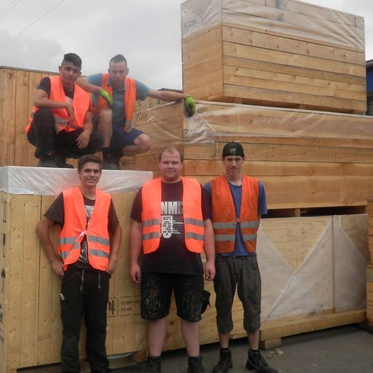 Die Logister von morgen: aktuelle Azubis bei der AKF-Siemers-Gruppe. Die Logister von morgen: aktuelle Azubis bei der AKF-Siemers-Gruppe.