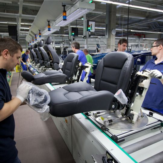 An der Konzern-Spitze des Sitzspezialisten Johnson Controls gibt es ab Oktober mit Alex Molinaroli einen neuen Vorstandvorsitzenden. An der Konzern-Spitze des Sitzspezialisten Johnson Controls gibt es ab Oktober mit Alex Molinaroli einen neuen Vorstandvorsitzenden.