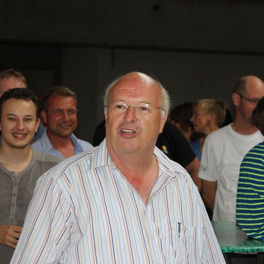 Siegbert Wortmann, Geschäftsführer von Wortmann, begrüßt die Gäste beim Richtfest. Siegbert Wortmann, Geschäftsführer von Wortmann, begrüßt die Gäste beim Richtfest.