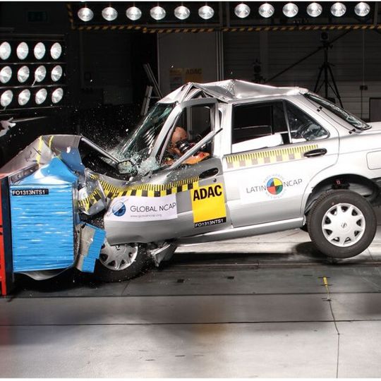 Fahrzeugsicherheit hat in Lateinamerika noch nicht jene Relevanz wie in anderen Regionen. Die Folge: Fahrzeuge wie der Nissan Tsuru fallen mit verheerenden Ergebnissen durch die lateinamerikanischen NCAP-Tests. Fahrzeugsicherheit hat in Lateinamerika noch nicht jene Relevanz wie in anderen Regionen. Die Folge: Fahrzeuge wie der Nissan Tsuru fallen mit verheerenden Ergebnissen durch die lateinamerikanischen NCAP-Tests.