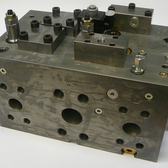 Der Quattrospeedblock kann mehrere parallel geschaltete Zylinder gleichzeitig schalten.