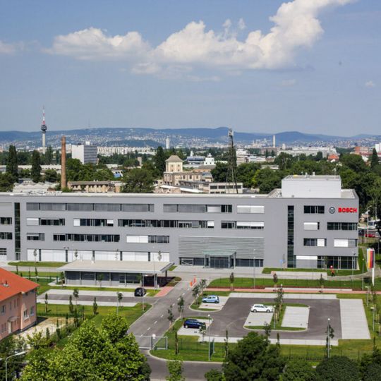 Die neue Zentrale der Bosch-Gruppe in Budapest: Dort haben 350 Mitarbeiter aus Vertrieb, Verwaltung und Entwicklung ihren Arbeitsplatz. Zudem entsteht vor Ort bis 2015 auch noch ein Entwicklungszentrum. Die neue Zentrale der Bosch-Gruppe in Budapest: Dort haben 350 Mitarbeiter aus Vertrieb, Verwaltung und Entwicklung ihren Arbeitsplatz. Zudem entsteht vor Ort bis 2015 auch noch ein Entwicklungszentrum.