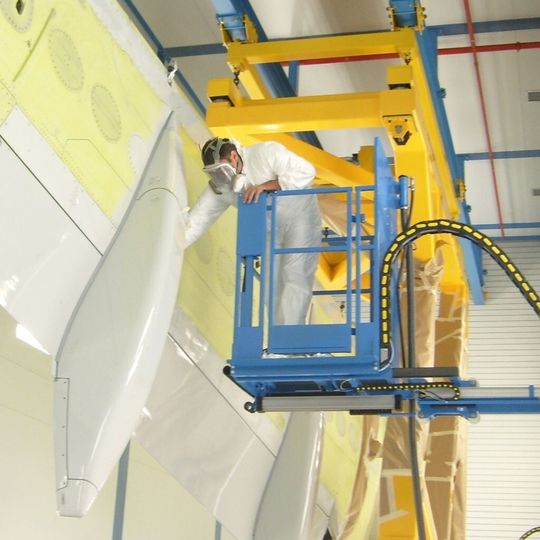 In Bereichen, in denen aus Explosionsschutzgründen ungekapselte elektrische Hubsysteme nicht in Frage kommen, bewähren sich seit Jahren pneumatische Anlagen, die speziell auf die Sicherheit des Benutzers ausgelegt sind.