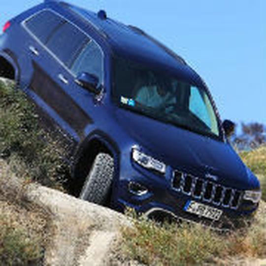 Der neue Grand Cherokee ist ab 45.500 Euro erhältlich. Der neue Grand Cherokee ist ab 45.500 Euro erhältlich.