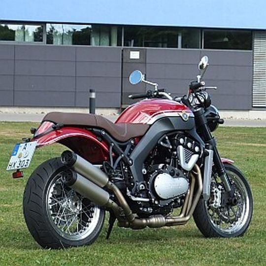 Die Horex VR6 Classic ergänzt die weiterhin angebotene Roadster-Variante. Die Horex VR6 Classic ergänzt die weiterhin angebotene Roadster-Variante.