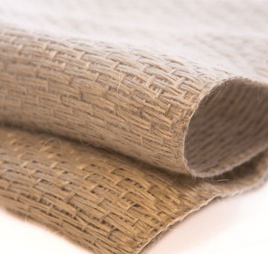 Bcomp aus der Schweiz zeigt auf der Composites Europe 2013 seine technischen Flachsgewebe namens amplitex für den Einsatz in Verbundwerkstoffen, mit denen leistungsfähige Komponenten für Sportgeräte und Fahrräder hergestellt werden können.