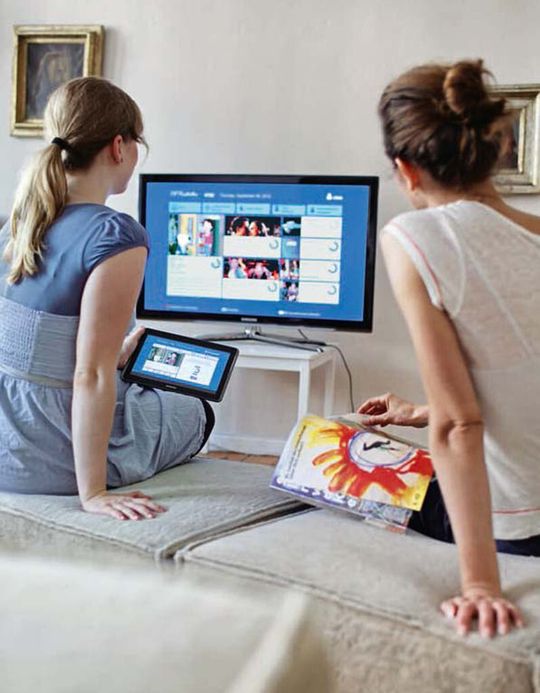 Mit der Entwicklungsplattform FAMIUM lassen sich Livestream-Videos synchron auf mehreren Geräten abspielen