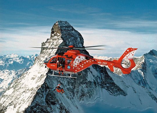 Zwischen Hamilton und der Air Zermatt besteht eine enge Partnerschaft. Zwischen Hamilton und der Air Zermatt besteht eine enge Partnerschaft.