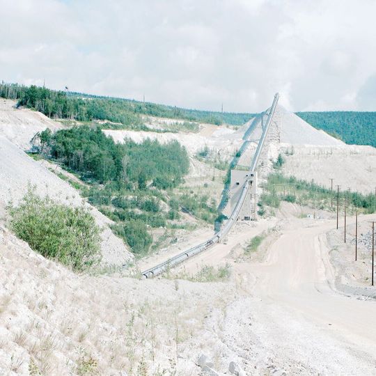 Um sich im intensiven Wettbewerb zu behaupten, schließen moderne Bergbauunternehmen Partnerschaften mit technischen Unternehmen wie ABB, die über eine umfassende Palette von Produkten für die rauen Bedingungen im Bergbau verfügen.
