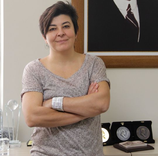 Sevda Kayhan Yılmaz ist Vorstandsmitglied der TMPG und Projektkoordinator für Deutschland. Sevda Kayhan Yılmaz ist Vorstandsmitglied der TMPG und Projektkoordinator für Deutschland.