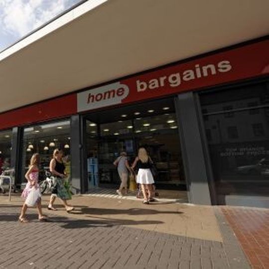 Bekannt als „Home Bargains“ ist TJ Morris einer der am schnellsten wachsenden Einzelhändler in Großbritannien. Bekannt als „Home Bargains“ ist TJ Morris einer der am schnellsten wachsenden Einzelhändler in Großbritannien.