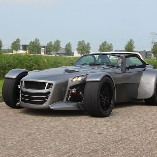 Nach fünf Jahren Entwicklungszeit und vielen Monaten im Prototypenbau ist der neue D8 GTO fertig. Nach fünf Jahren Entwicklungszeit und vielen Monaten im Prototypenbau ist der neue D8 GTO fertig.