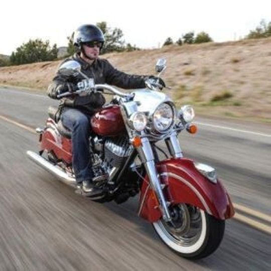 Die 2014 Indian Chief Classic ist eine pure, leistungsstarke Cruiser-Maschine. Die 2014 Indian Chief Classic ist eine pure, leistungsstarke Cruiser-Maschine.