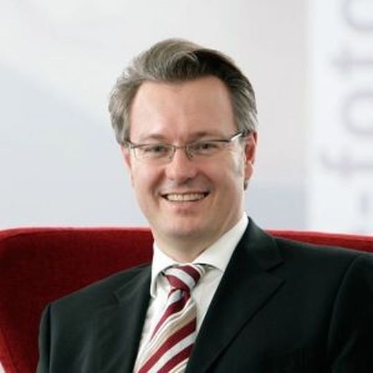 Dr. Michael Fries verantwortete auch die Logistik bei dem Fotobuchriesen Cewe. Dr. Michael Fries verantwortete auch die Logistik bei dem Fotobuchriesen Cewe.
