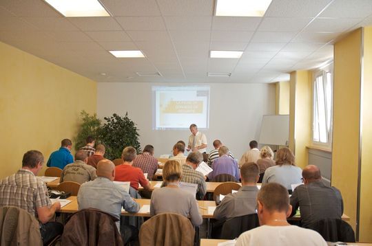 Cours dans la salle de la FSRM au centre de Neuchâtel Cours dans la salle de la FSRM au centre de Neuchâtel