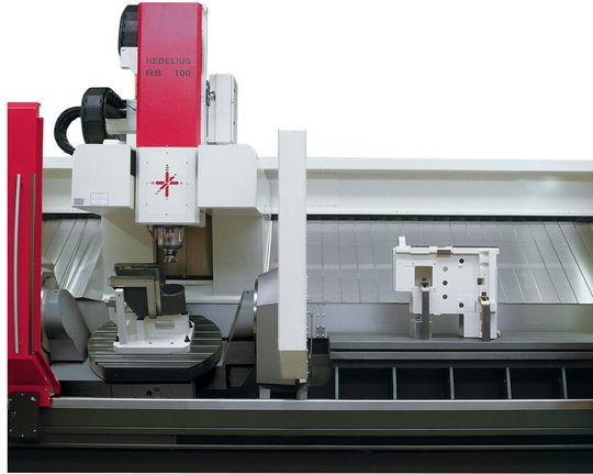 Newemag reprend la distribution exclusive des machines Hedelius en Suisse. Sur l'image, il s'agit du centre d'usinage combiné 3 et 5 axes. Newemag reprend la distribution exclusive des machines Hedelius en Suisse. Sur l'image, il s'agit du centre d'usinage combiné 3 et 5 axes.